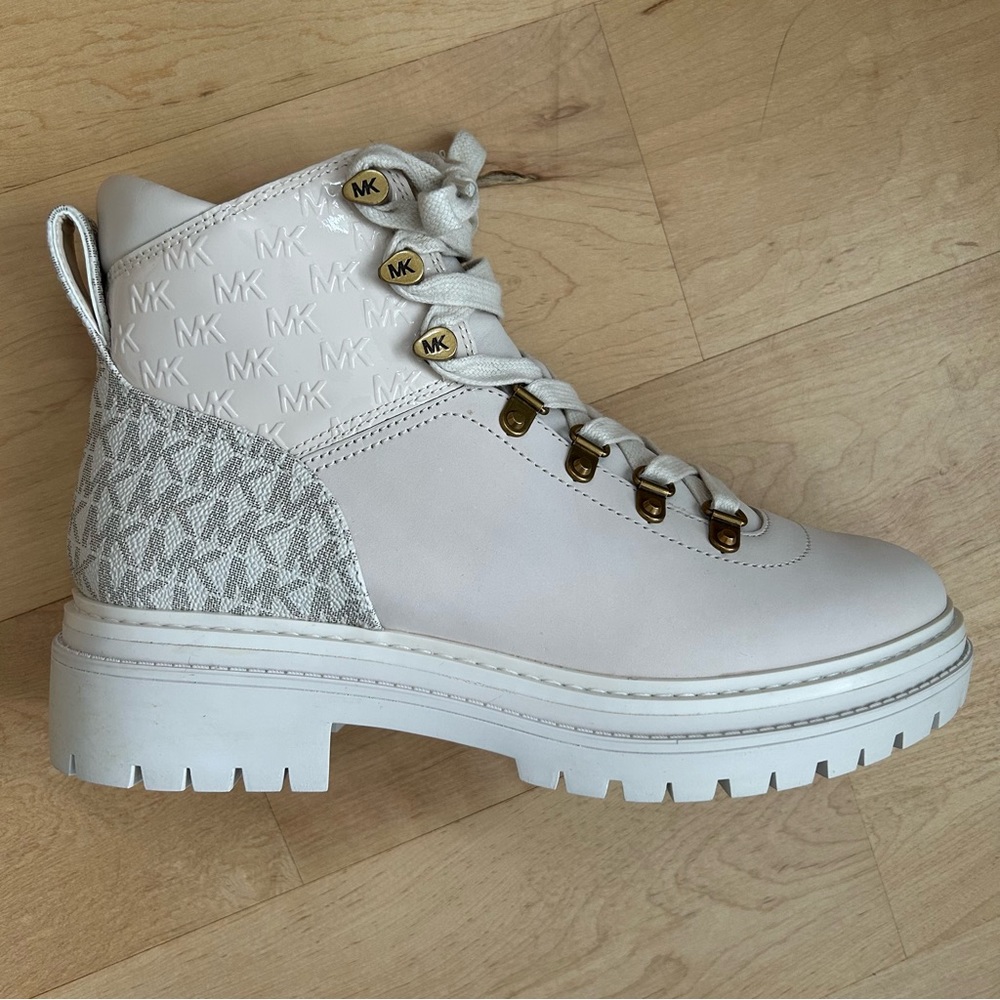 New Michael Kors leather boots size 9
